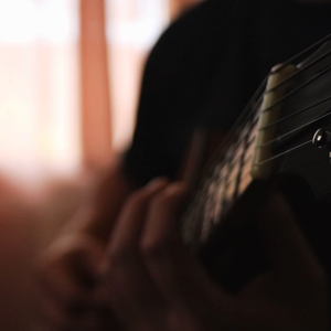 男生扣女生的臭逼
